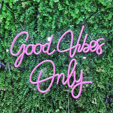 Neon LED "Good Vibes Only" Sign